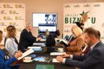 Fundusz Regionu Wałbrzyskiego rozpoczął nabór do jednej z najważniejszych inicjatyw gospodarczych w regionie, która promuje przedsiębiorców, samorządy, instytucje i podmioty ekonomii społecznej wpływające na rozwój Dolnego Śląska. Bezpłatne zgłoszenia można przesyłać do 30 września 2026 roku aż 8 kategoriach. Finałowa Gala odbędzie się 23 października 2026 roku w Starej Kopalni w Wałbrzychu, a muzyczną gwiazdą wieczoru będzie zespół Lombard. (2)